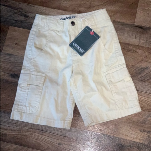 Cherokee Heritage NWT cargo shorts size 5 - Picture 1 of 3